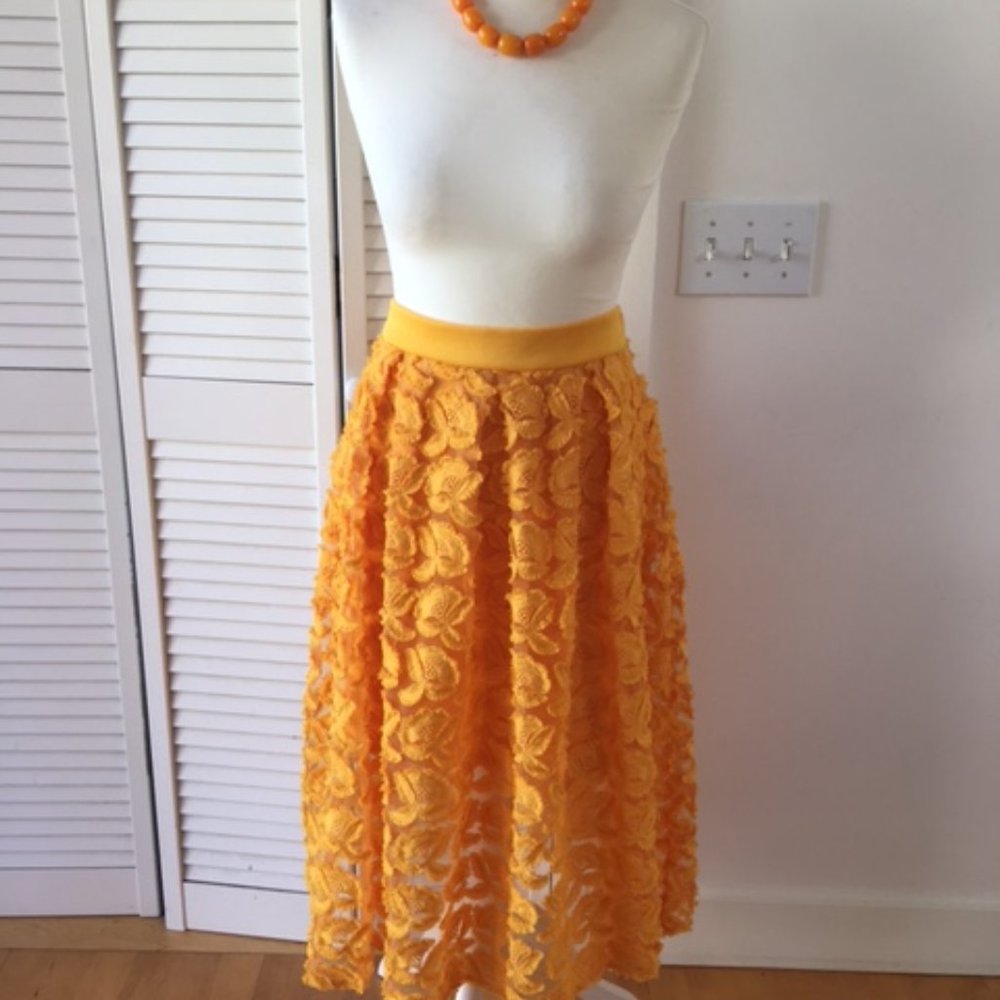 Yellow lace flower midi skirt